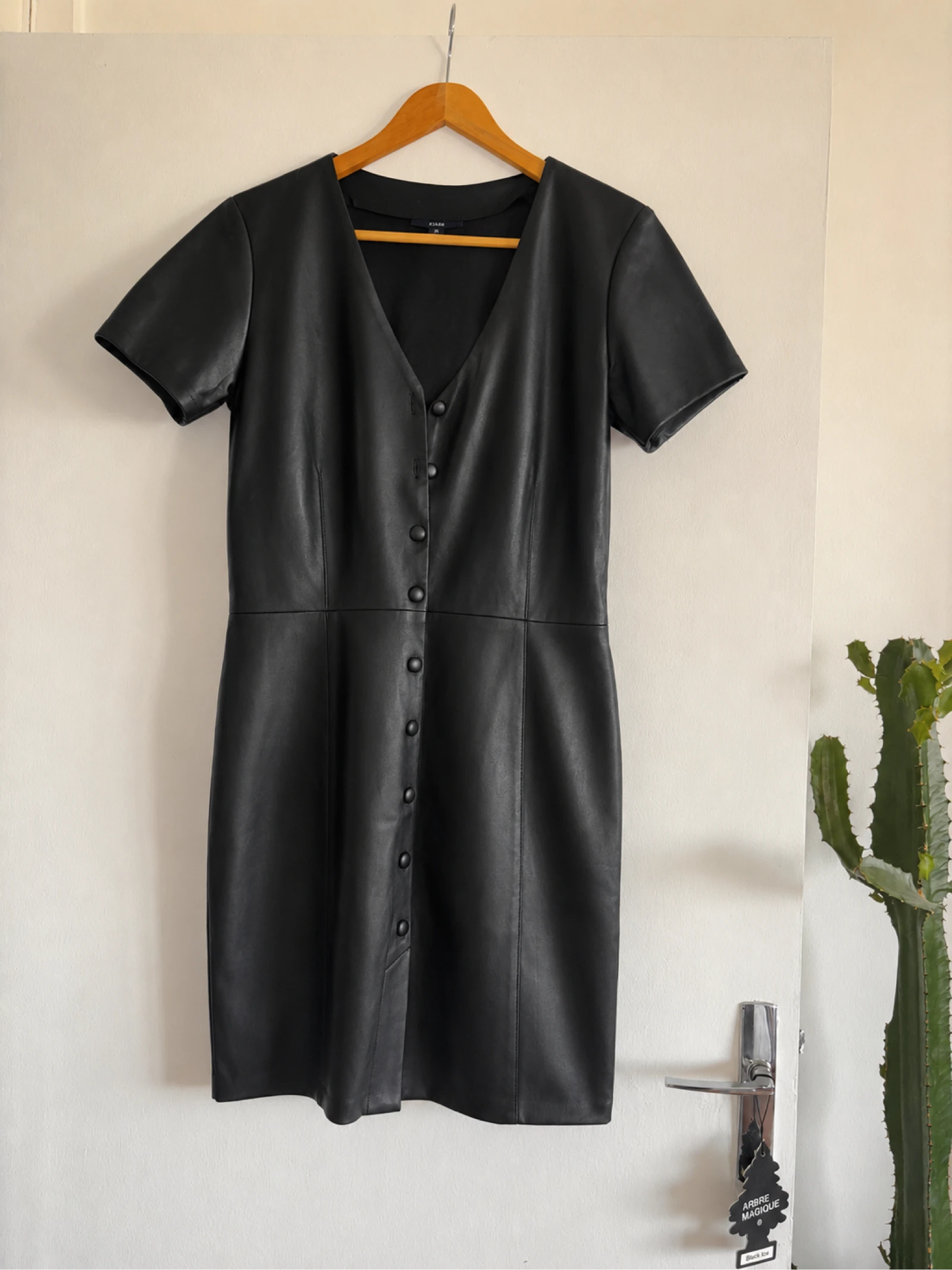 Jolie robe en similicuir taille 38
